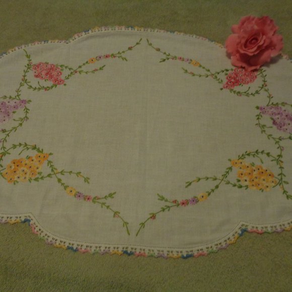VINTAGE TABLE OR VANITY HAND COLORS EMBROIDERED LONG RUNNER - Picture 1 of 5